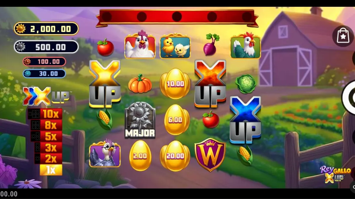 Cenário rural ensolarado do slot Rey Gallo X UP com elementos de fazenda e símbolos de galo.